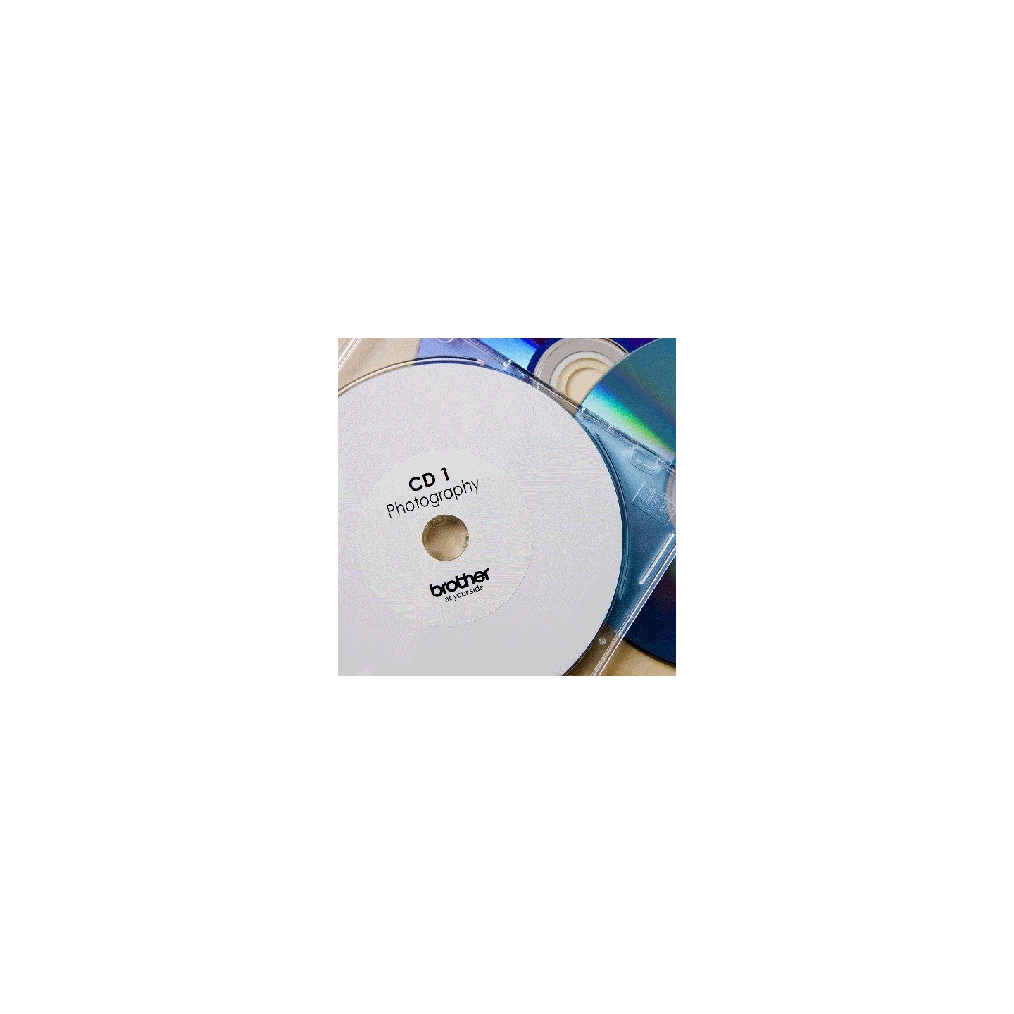 Rouleau d'étiquettes pour CD/DVD DK-11207 Brother original – Noir sur blanc, 58 mm de diamètre pour QL500
